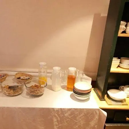 Отель Temple Bar Townhouse 2*