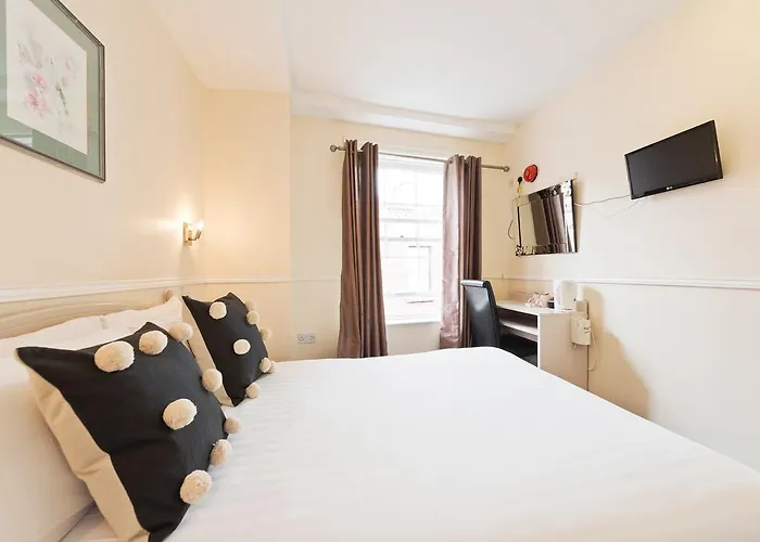 Отель Temple Bar Townhouse 2*